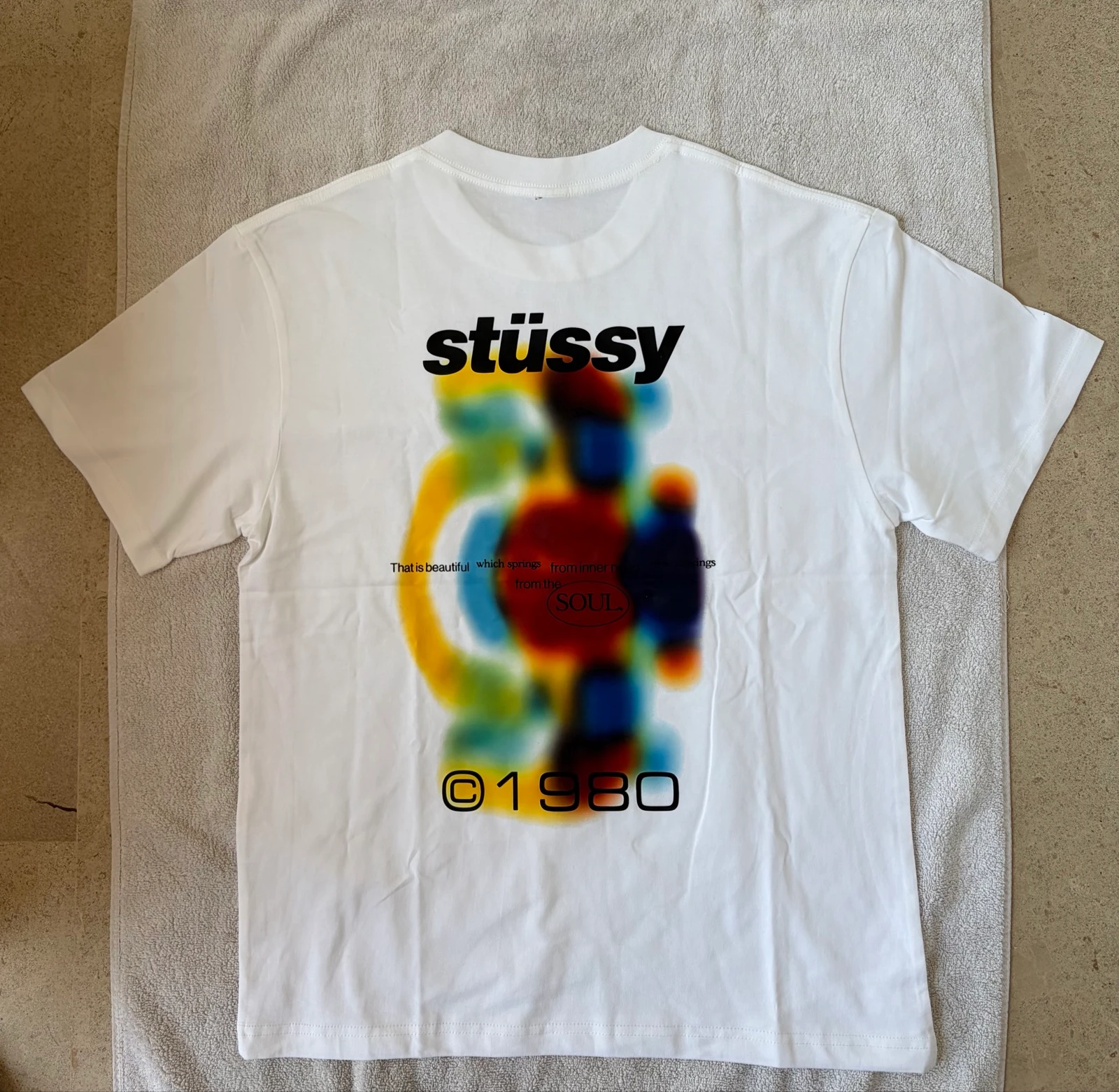 T-Shirt Stussy com marcas de calor – photo 4